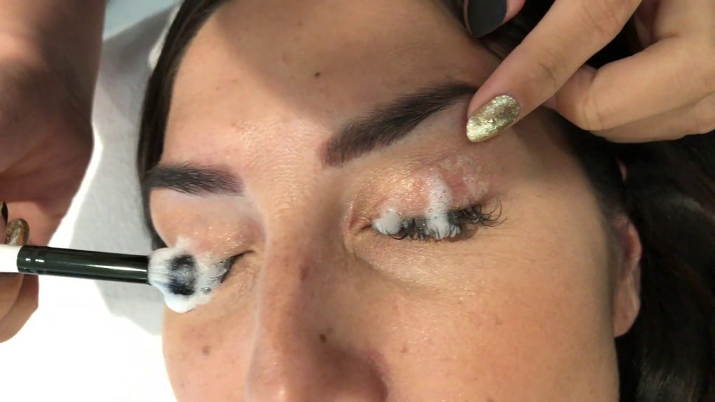 How to Clean Your Eyelash Extensions at Home