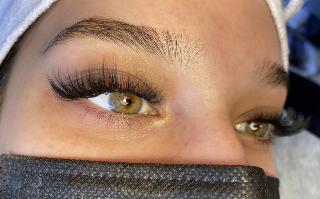 Why Eyelash Extensions Make All The Difference