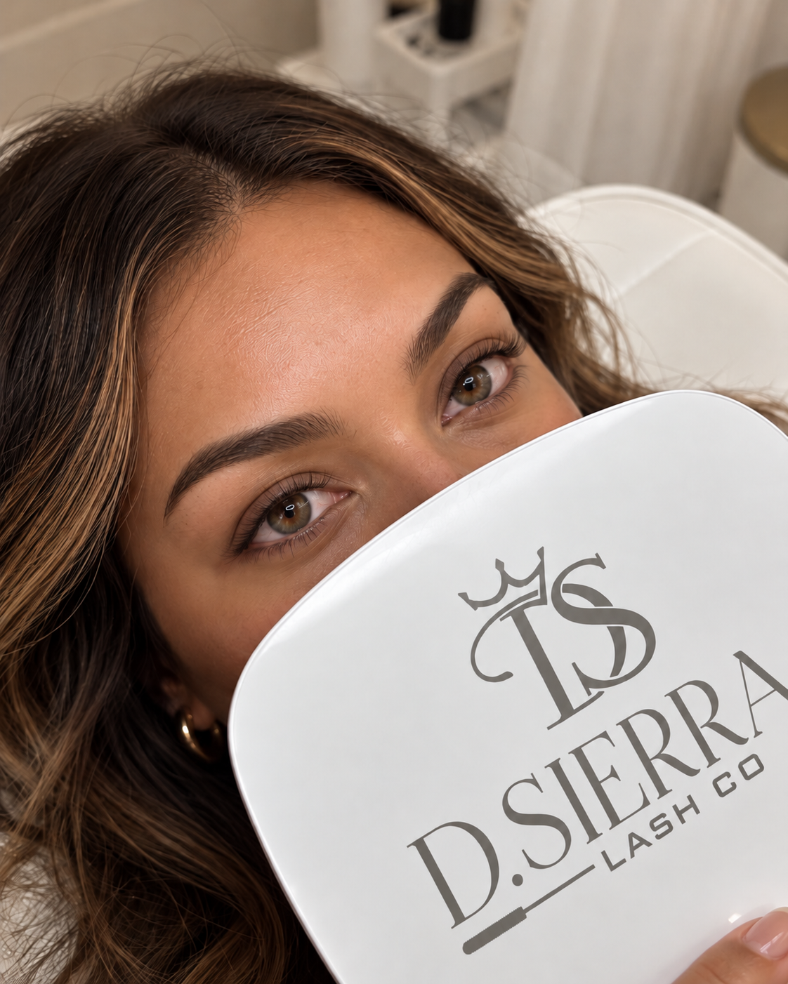 Natural lashes before D.Sierra Hybrid extensions